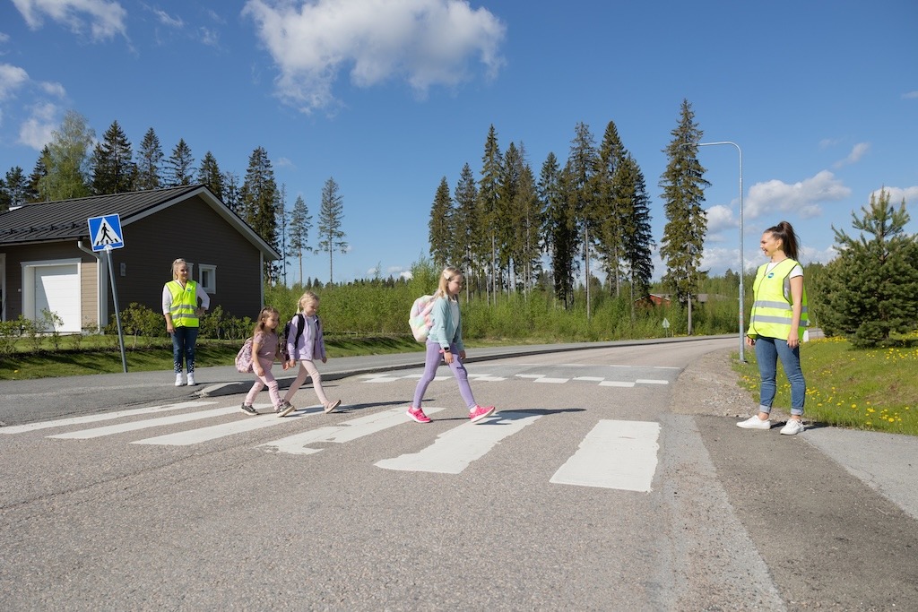 Yli 1000 MLL:n vapaaehtoista turvaa kouluteitä koulujen alkaessa
